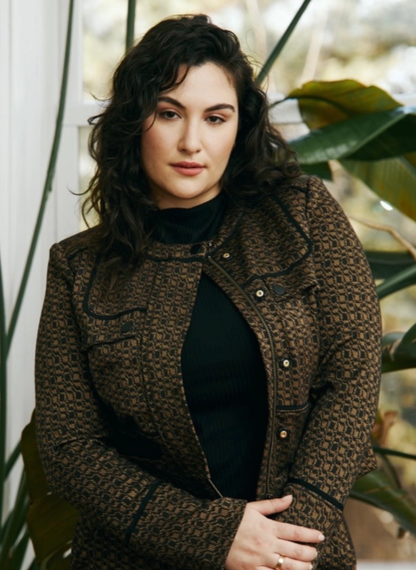 Chloe Woznicki is the Lead Operations Coordinator at Sunny Aesthetic